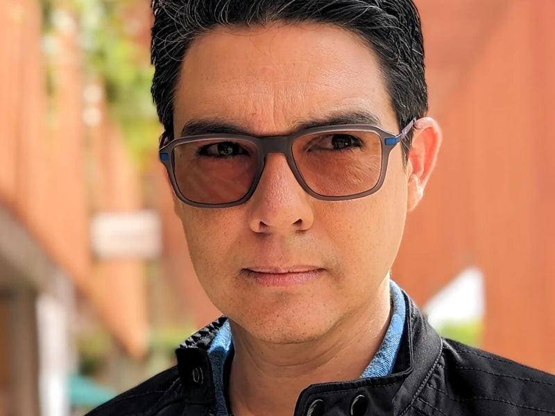 Martin con gafas NAUT